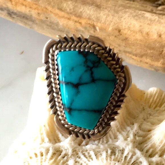 Vintage Navajo Native American Turquoise Ring - Picture 3 of 11